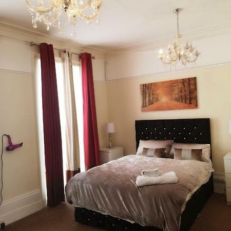 ريدينج Red Carpet Guesthouse المظهر الخارجي الصورة