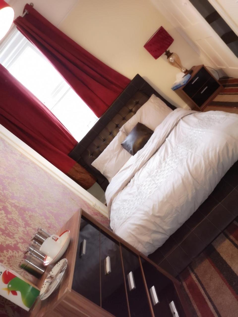 ريدينج Red Carpet Guesthouse المظهر الخارجي الصورة