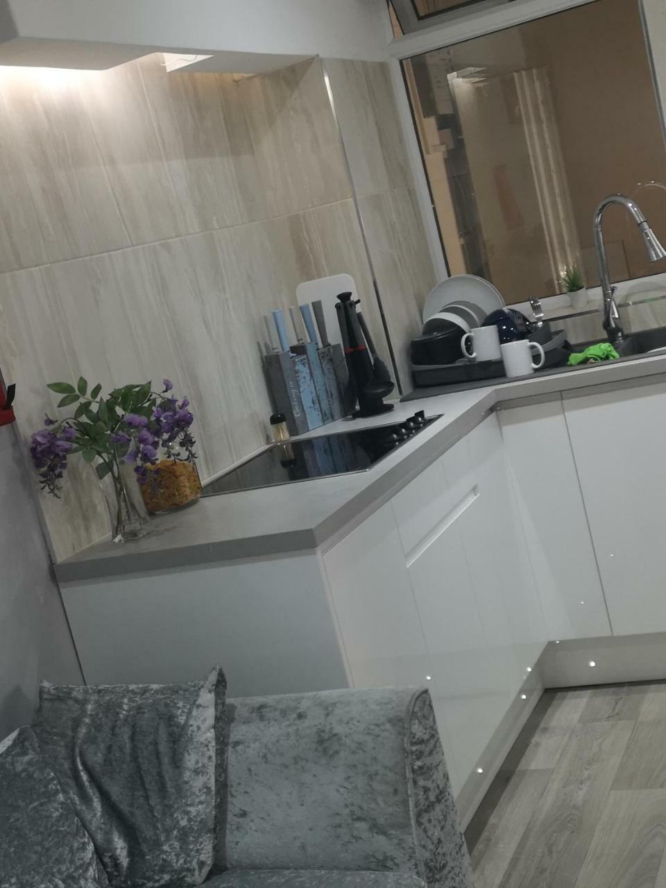 ريدينج Red Carpet Guesthouse المظهر الخارجي الصورة
